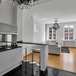 Castle - Prime Location, Historic Center, Castle View, Fast Internet - By Rentujemy Varsovie