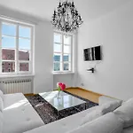 Castle - Prime Location, Historic Center, Castle View, Fast Internet - By Rentujemy Varsovie