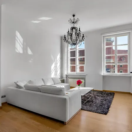 Castle - Prime Location, Historic Center, Castle View, Fast Internet - By Rentujemy Apartment Warsaw