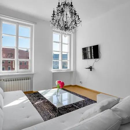 Castle - Prime Location, Historic Center, Castle View, Fast Internet - By Rentujemy Warschau