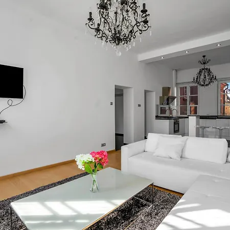 Castle - Prime Location, Historic Center, Castle View, Fast Internet - By Rentujemy Warschau